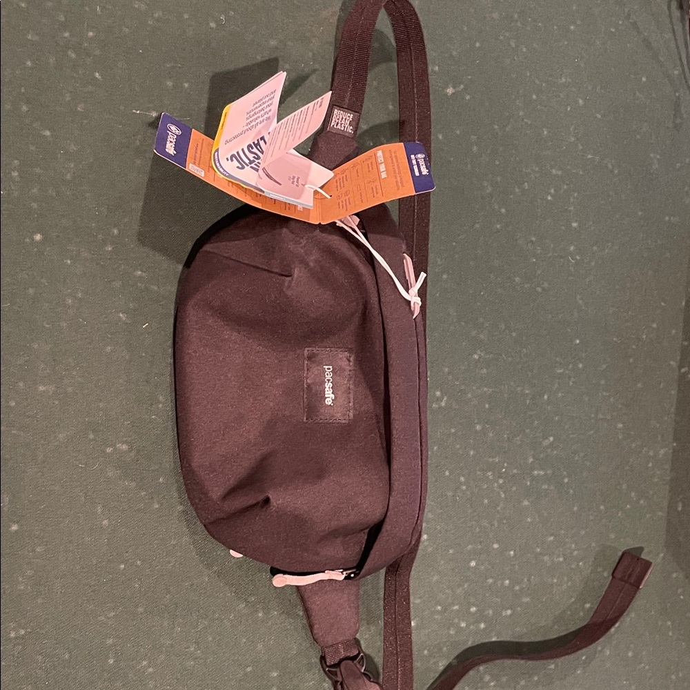 Pacsafe Black Men's Go Sling Pack